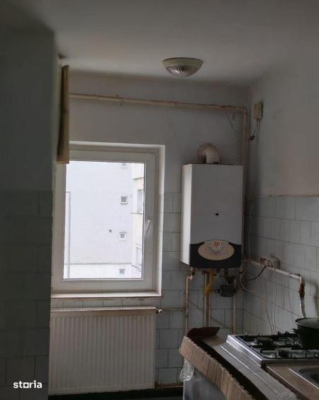Apartament cu 4 camere decomandat în Central
