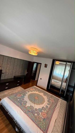 Apartament cu 3 camere decomandat în Radu Negru