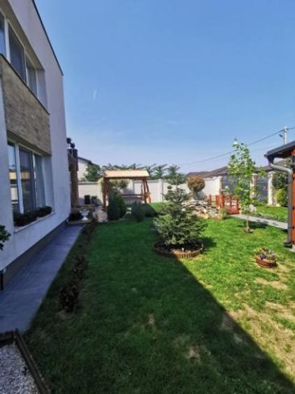 Casă individuală cu 4 camere cu Teren 390 Mp în Sântandrei