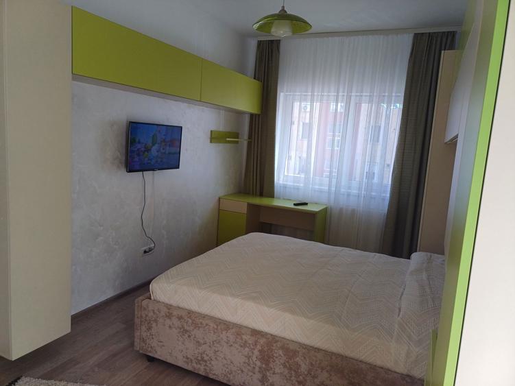 Apartament cu 2 camere decomandat în Tractorul