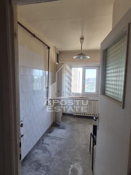 Apartament cu 3 camere decomandat în Lipovei