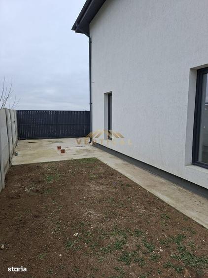 Casă cu 4 camere în Dobroești