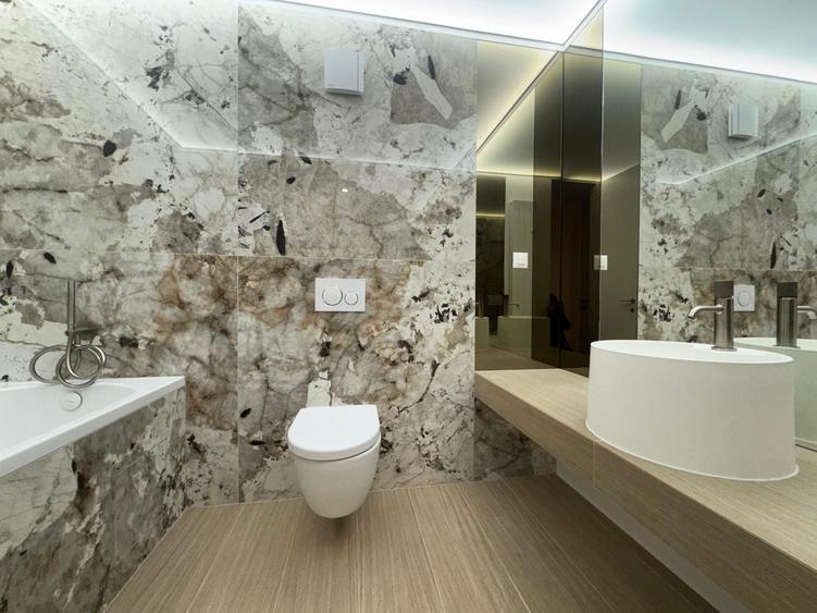 Apartament cu 3 camere semidecomandat în Central