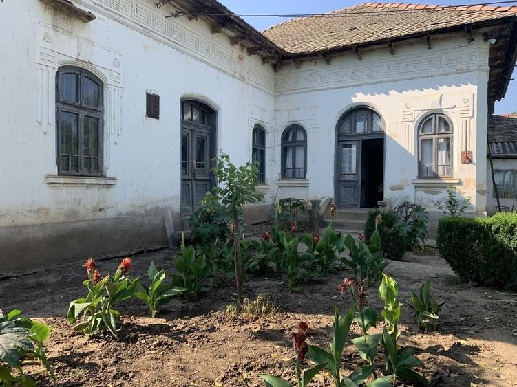 Casă cu 4 camere în Central