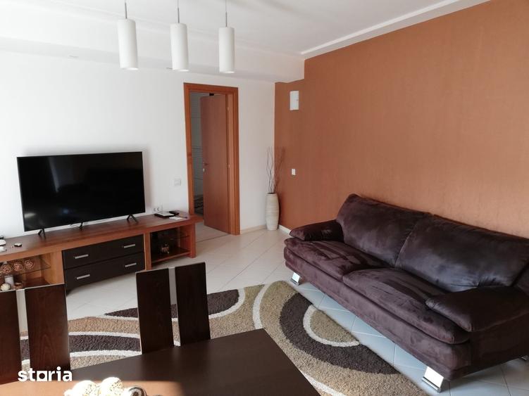 Apartament cu 3 camere în Decebal