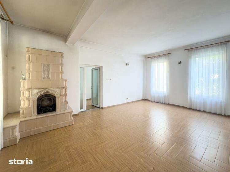 Casă cu 10 camere cu Teren 1569 Mp în Central