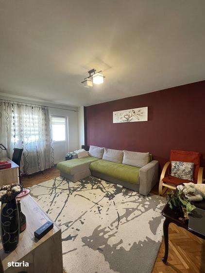 Apartament cu 3 camere decomandat în Cetate