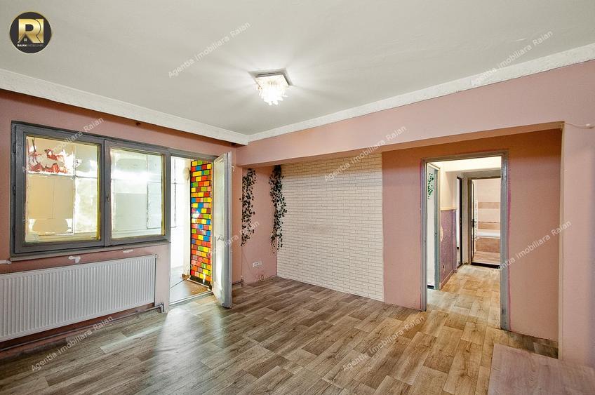 Apartament cu 3 camere semidecomandat în Micro 40