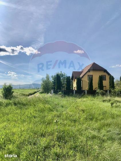 Teren de 1000 mp, în Cristian