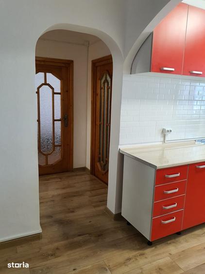 Apartament cu 3 camere decomandat în Micro 3