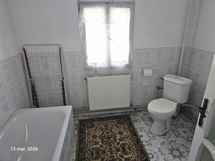 Apartament cu 3 camere decomandat în Podul de Piatră