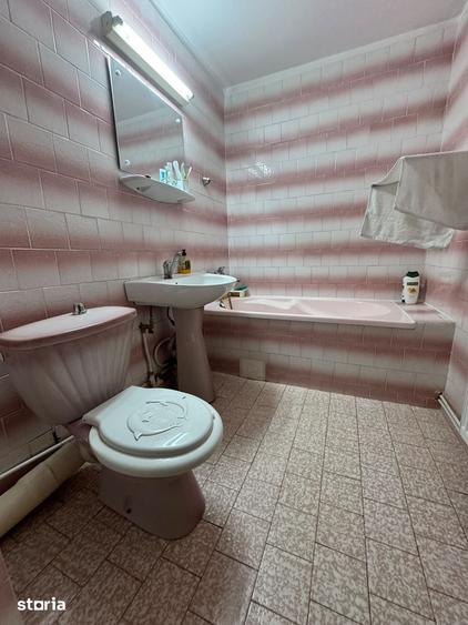 Apartament cu 3 camere decomandat în Mioriței