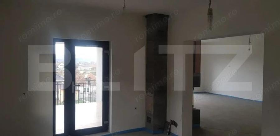 Casă cu 5 camere cu Teren 739 Mp în Apahida