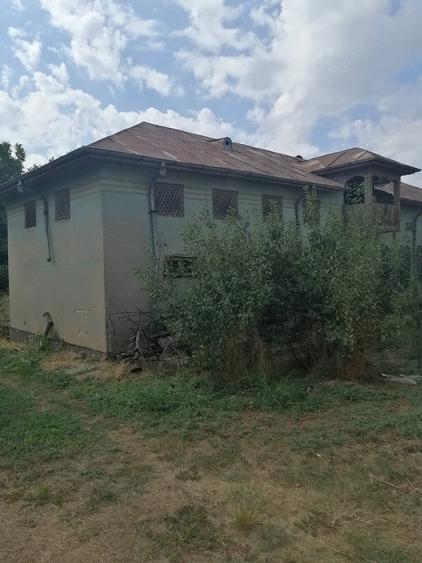 Casă cu Teren 3500 Mp în Amărăști