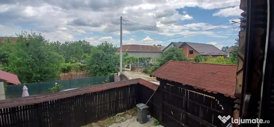 Casă cu 8 camere cu Teren 653 Mp în Central