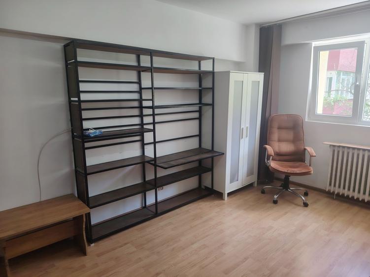 Apartament cu 3 camere decomandat, mobilat în Dristor