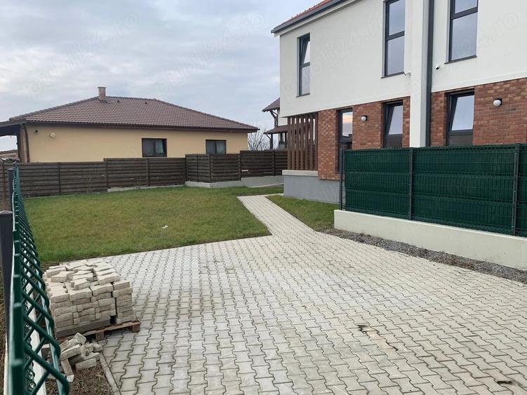 Casă cu Teren 420 Mp în Dezmir
