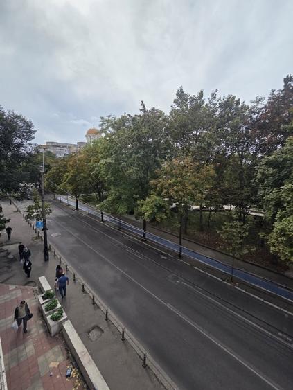 Apartament cu 3 camere decomandat în Capitol