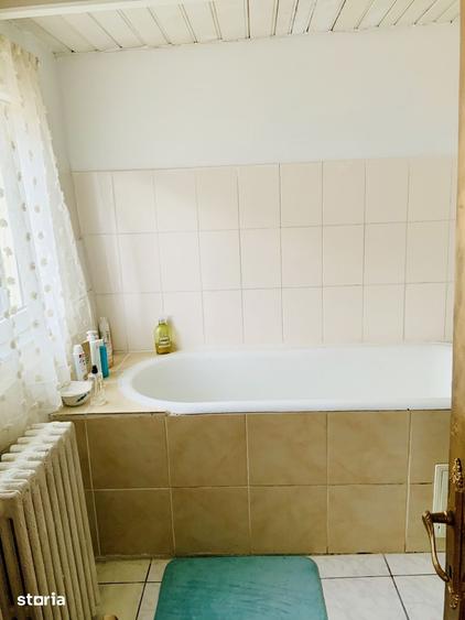 Casă cu 7 camere cu Teren 175 Mp în Zamora
