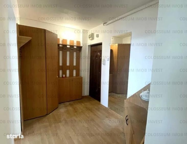 Apartament cu 3 camere decomandat în Astra