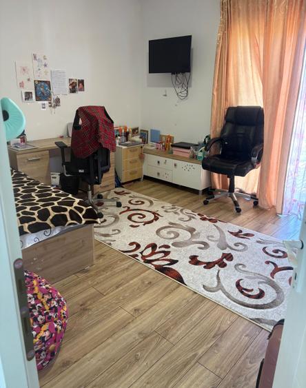 Casă cu 3 camere în Dumbrăvița