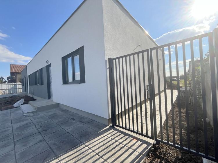 Duplex cu 3 camere cu Canalizare în Dumbrăvița