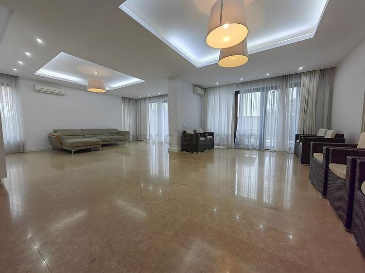 Casă individuală cu 9 camere cu Canalizare în Pipera