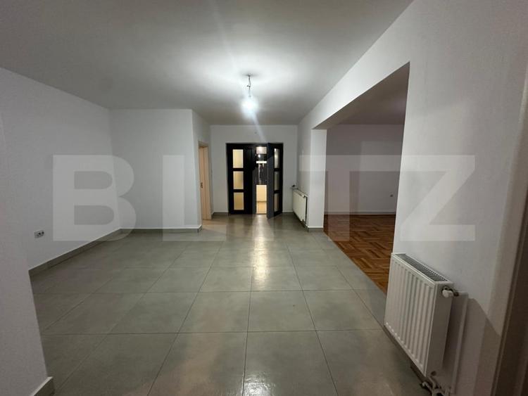 Casă individuală cu 8 camere cu Canalizare în Sebeș