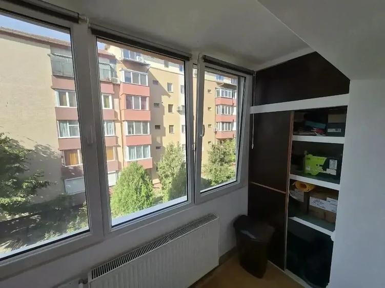 Garsonieră decomandată în Girocului