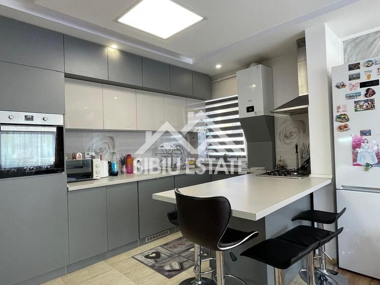 Apartament cu 3 camere decomandat, mobilat în Șelimbăr