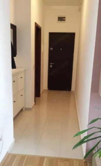 Apartament cu 3 camere semidecomandat în Girocului