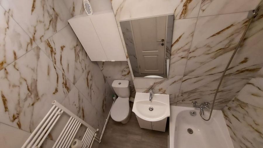 Apartament cu 3 camere semidecomandat, mobilat în Tomis Nord