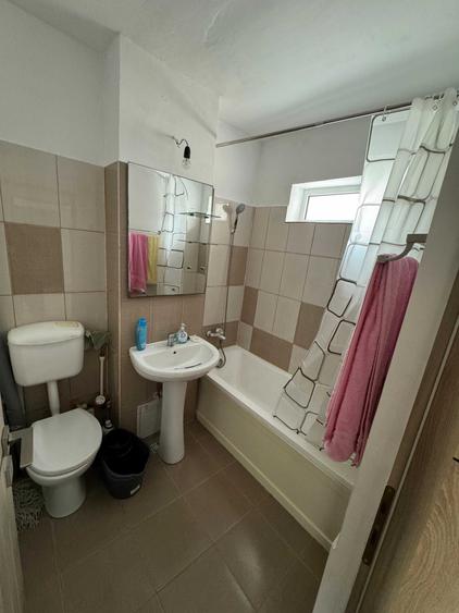 Apartament cu 2 camere semidecomandat în Crâng