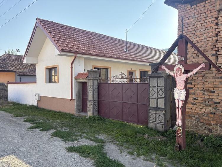 Casă cu 3 camere în Noua