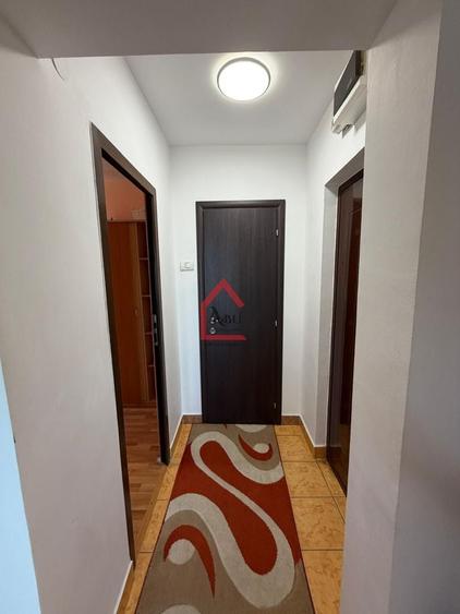 Apartament cu 3 camere decomandat, mobilat în Mircea cel Bătrân