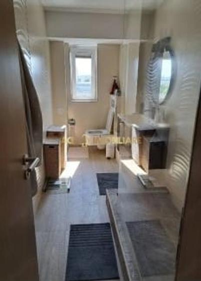 Apartament cu 4 camere decomandat, mobilat în Victoriei