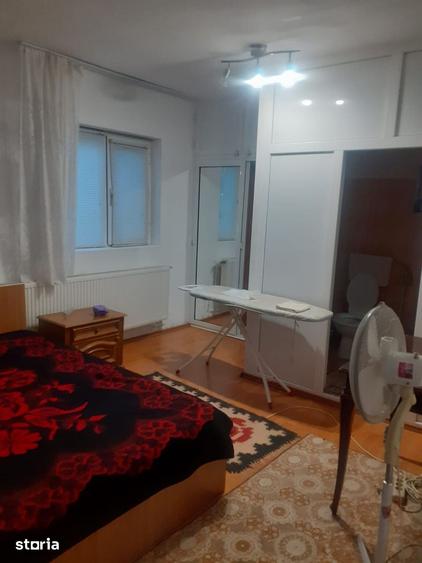 Casă cu 5 camere cu Teren 500 Mp în Central
