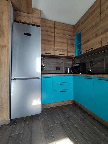 Apartament cu 3 camere semidecomandat, mobilat în Dumbrăvița