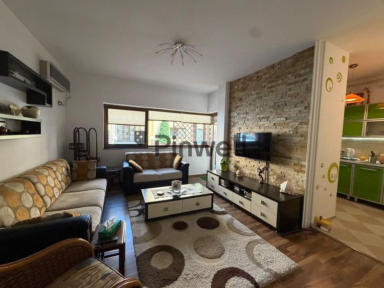 Apartament cu 3 camere semidecomandat, mobilat în Central
