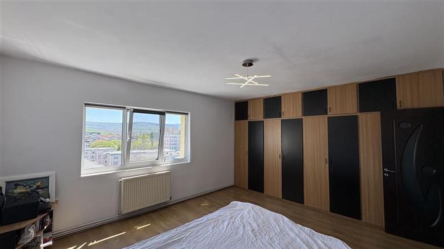 Apartament cu 4 camere semidecomandat, mobilat în Mărăști