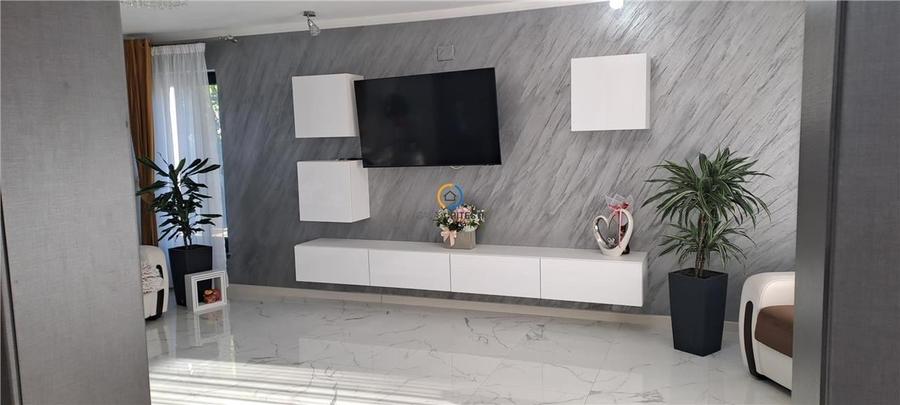 Casă individuală cu 5 camere cu Teren 700 Mp în Lăbușești