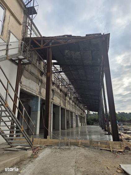 Spațiu comercial, de 360 mp, în Poiana
