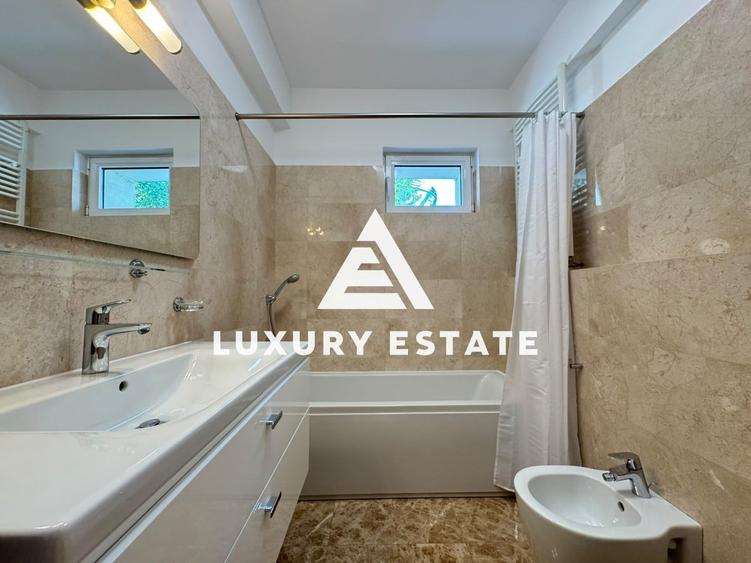 Apartament cu 4 camere decomandat în Polonă