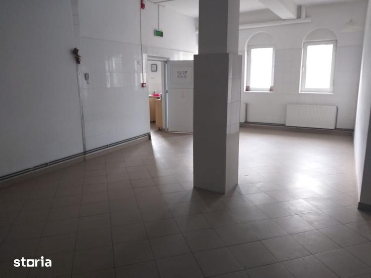 Spațiu comercial, de 700 mp, în Central