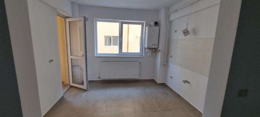 Apartament cu 3 camere semidecomandat în Popas Păcurari