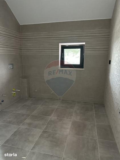 Casa / Vila cu 5 camere de vanzare - 11