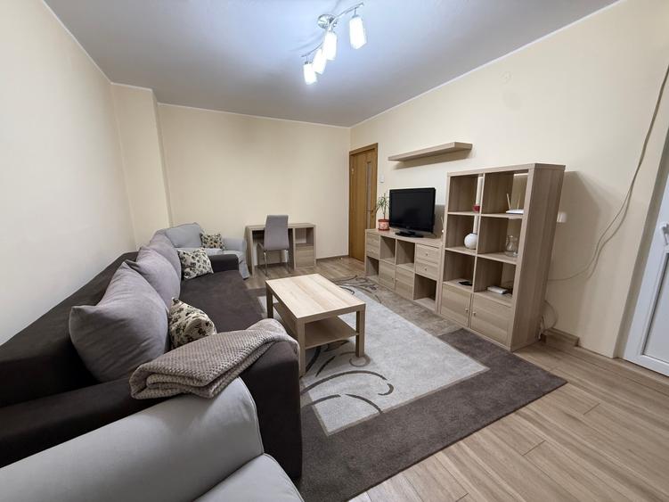 Apartament cu 2 camere decomandat în Trocadero