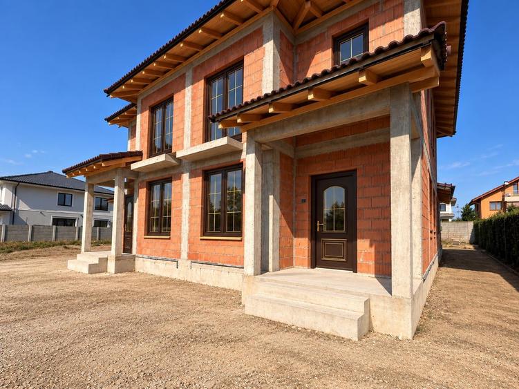 Duplex cu 4 camere cu Canalizare în Dumbrăvița
