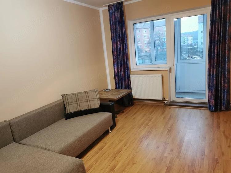 Apartament cu 3 camere decomandat în Vitrometan