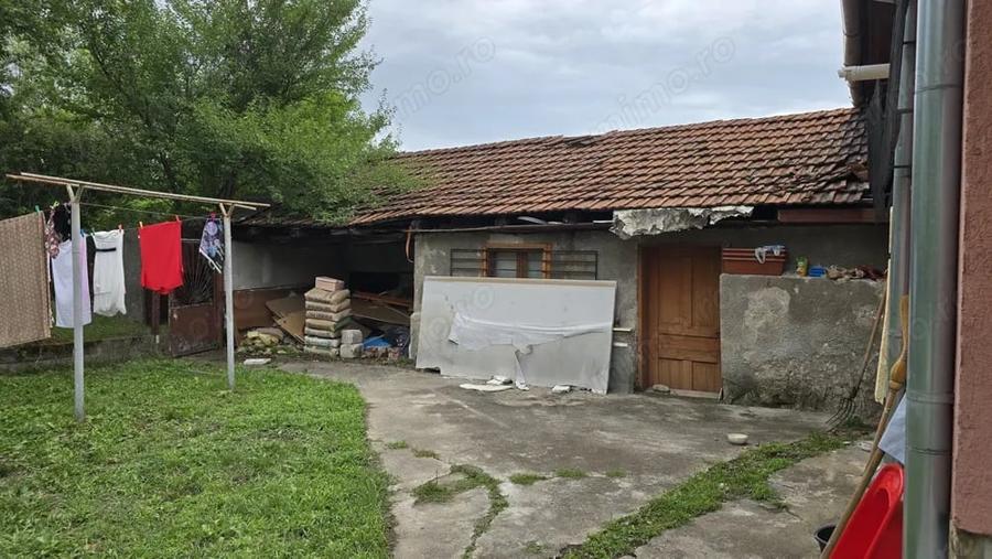 Casă cu 2 camere cu Teren 780 Mp în Simeria